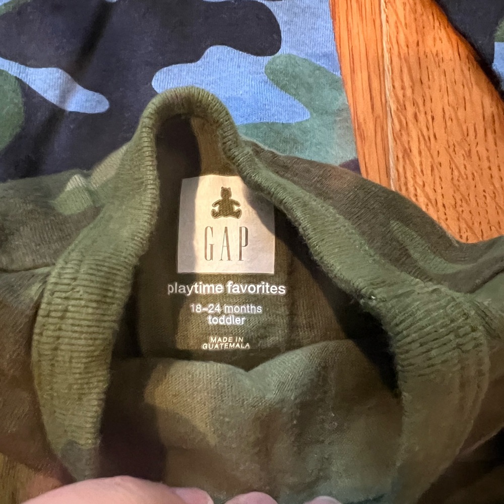 GAP Kids like new Blue and Green Camouflage Long Sleeve Tees - Picture 5 of 11